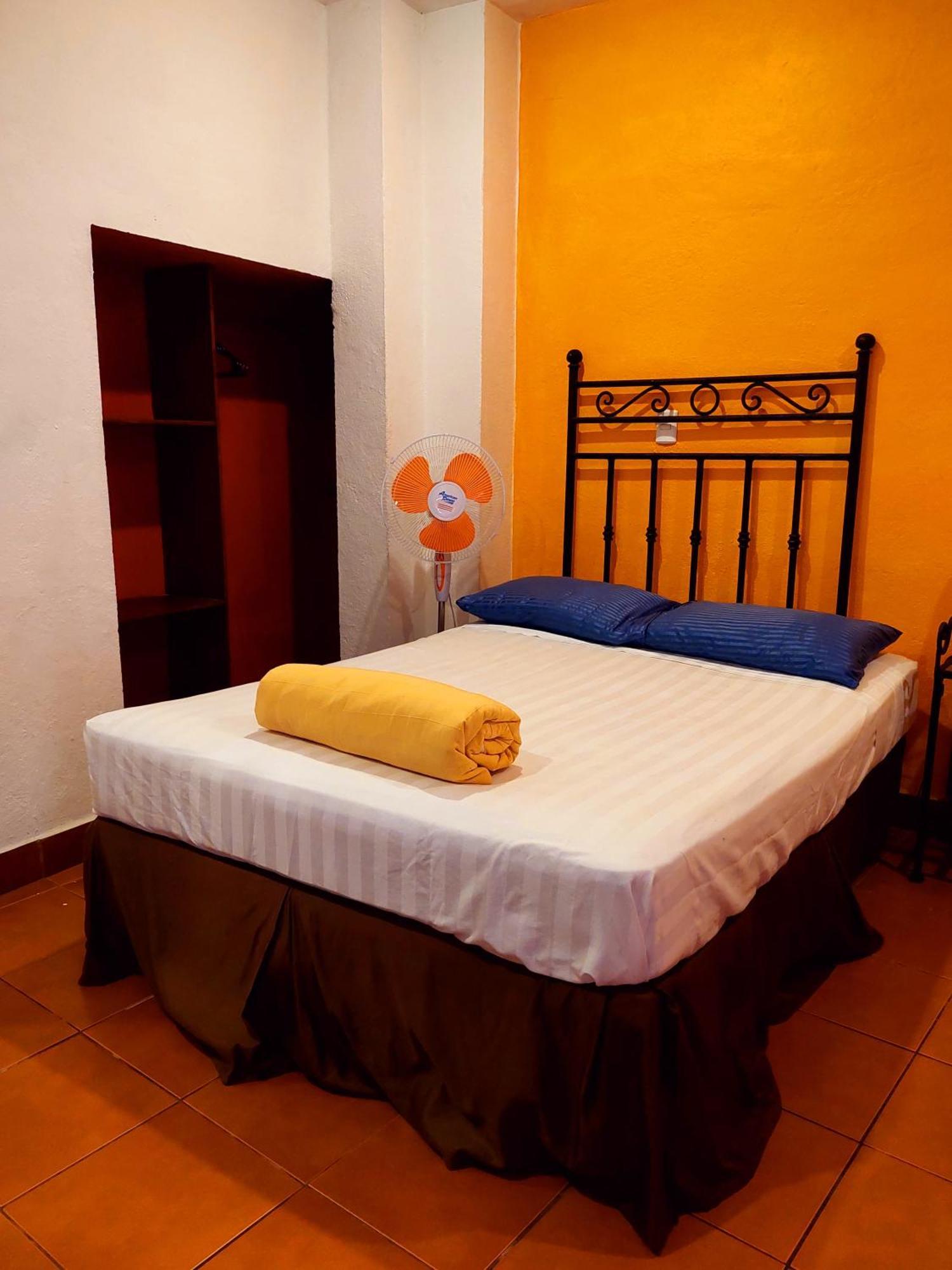 Hostal Lolita'S Boutique Ґранада Екстер'єр фото