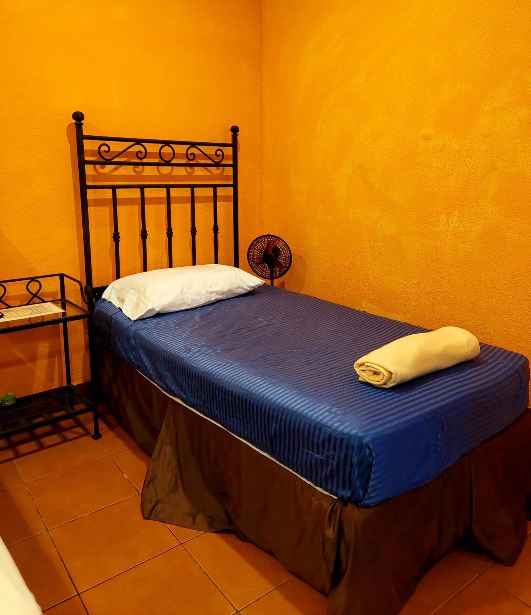 Hostal Lolita'S Boutique Ґранада Екстер'єр фото