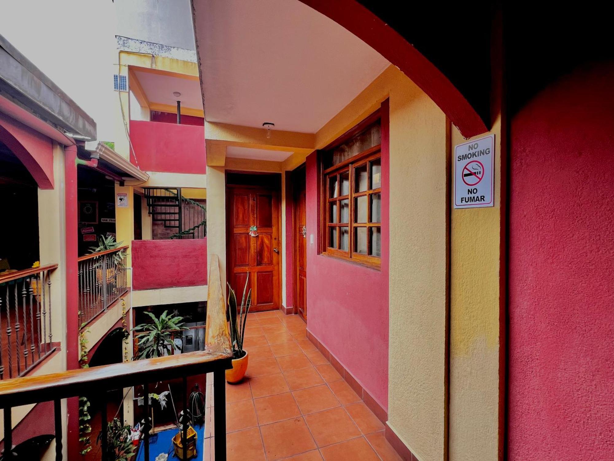 Hostal Lolita'S Boutique Ґранада Екстер'єр фото